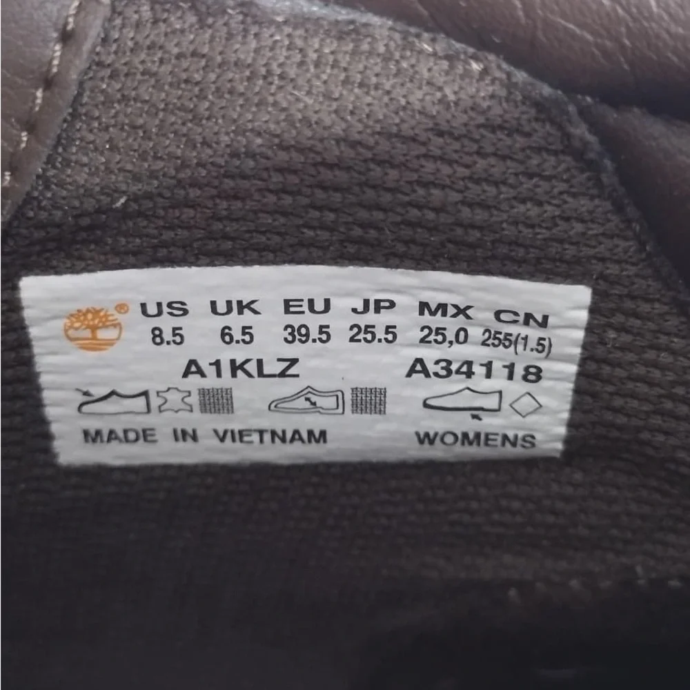 Timberland  Women’s Tan Boots size 8.5 brand new w out box and tags